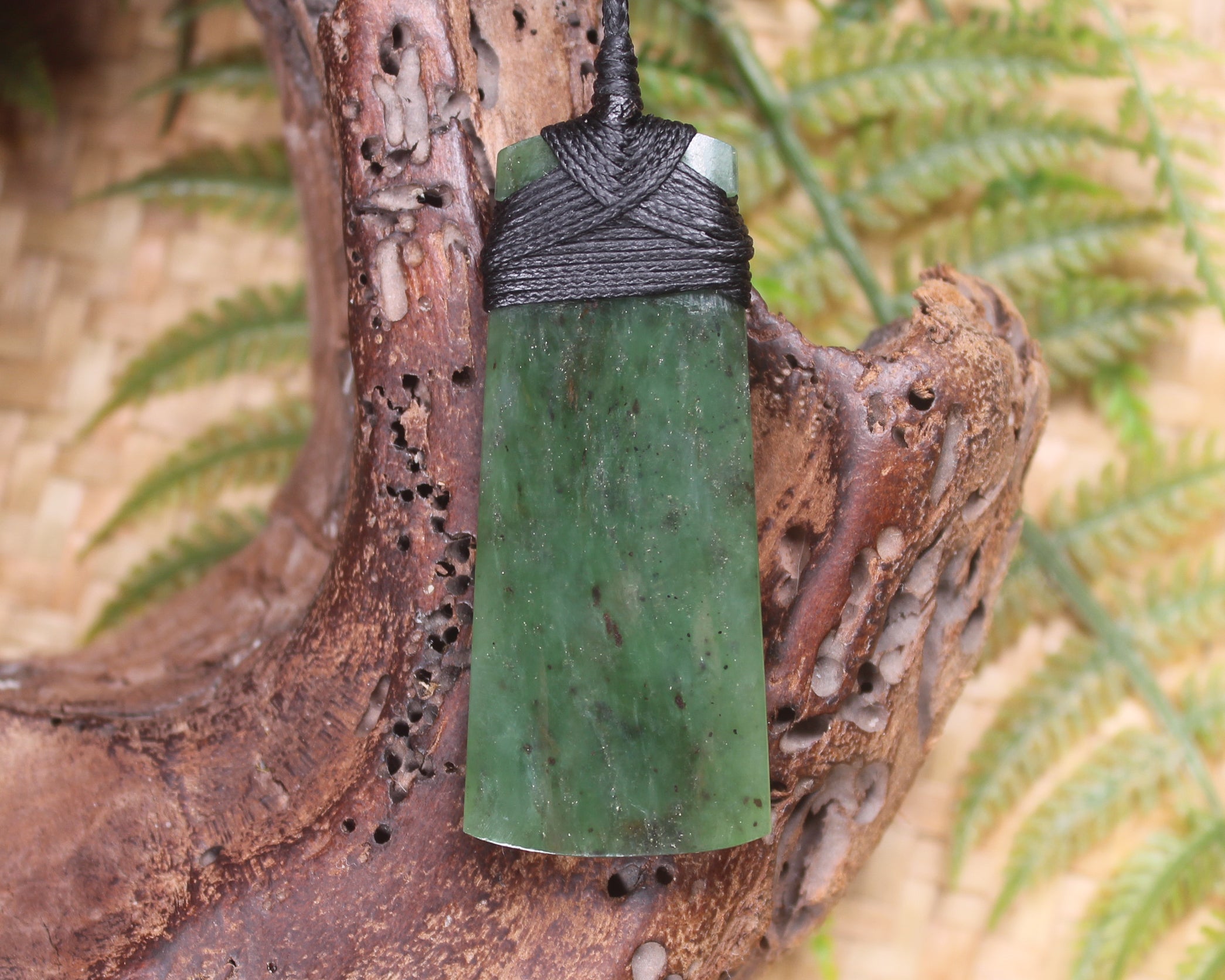 Hapopo Pounamu Toki - NZ Greenstone