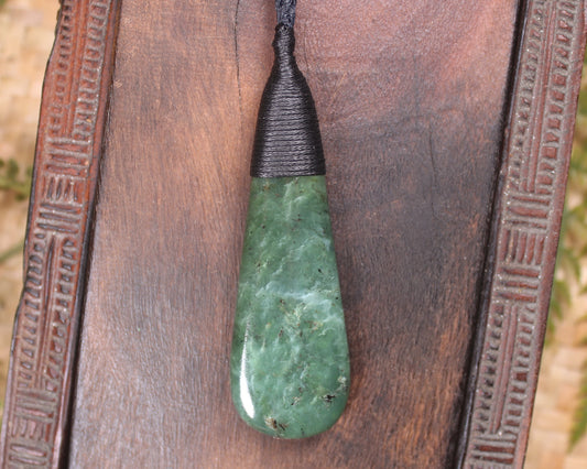 Roimata Teardrop carved from Hapopo Pounamu - NZ Greenstone