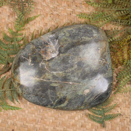 Serpentine Pounamu Touchstone