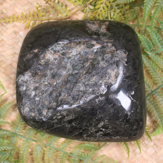 Freeform Serpentine Pounamu Sculpture - NZ Greenstone