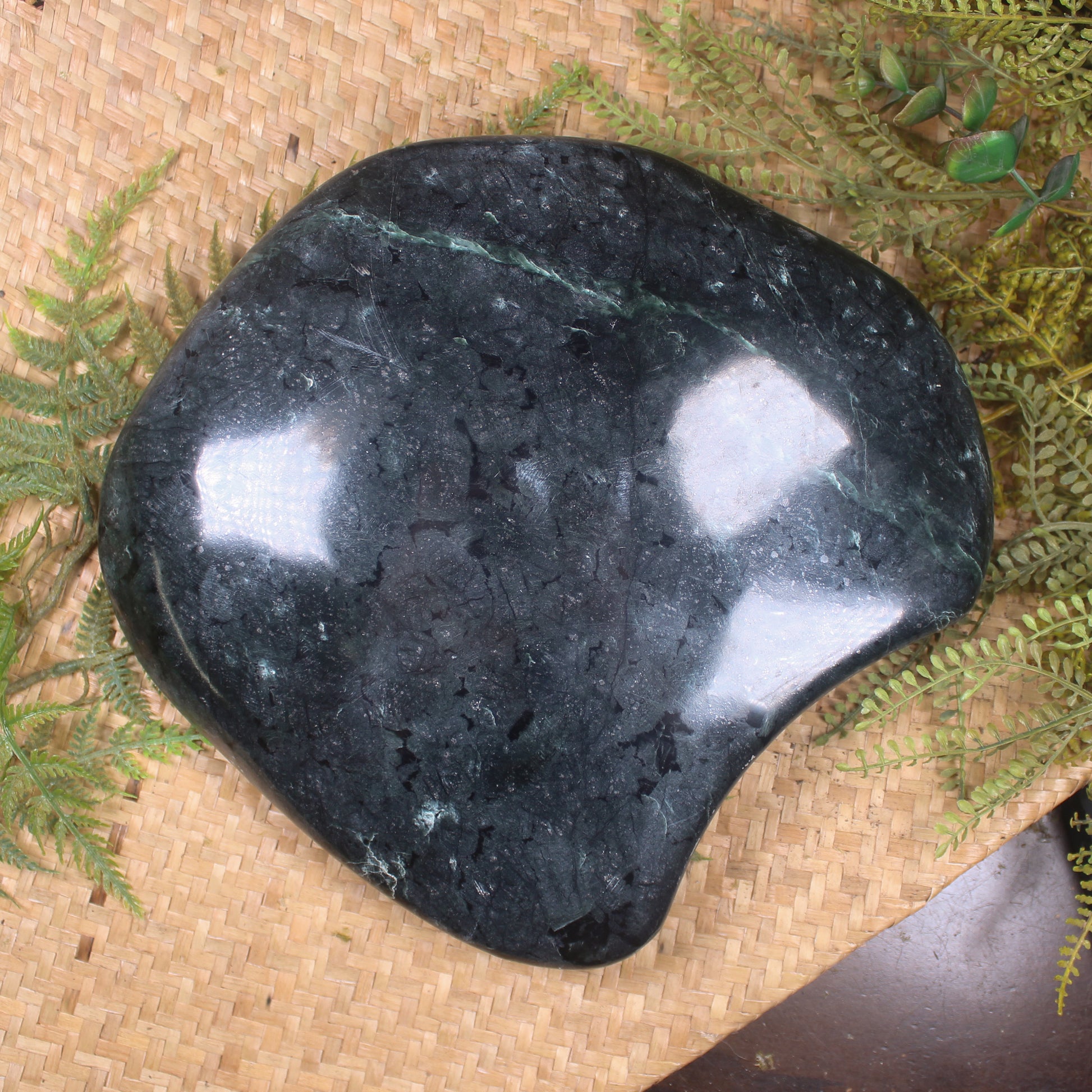 Serpentine Pounamu Touchstone