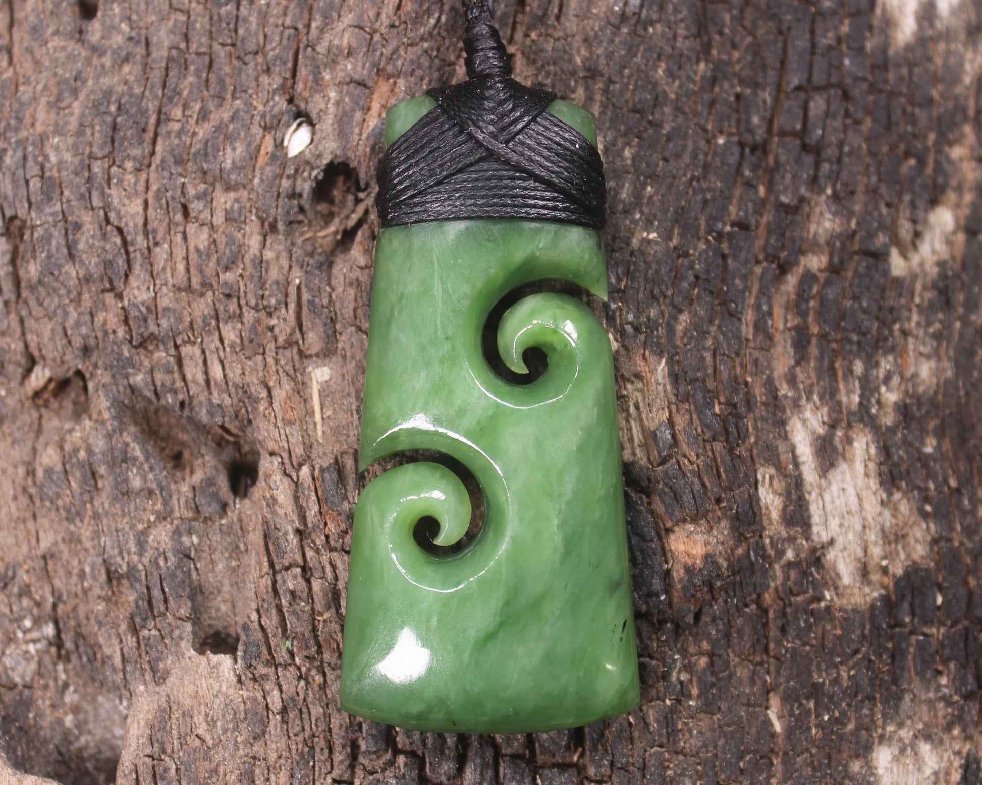 Hapopo Pounamu Toki with Koru