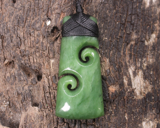 Hapopo Pounamu Toki with Koru