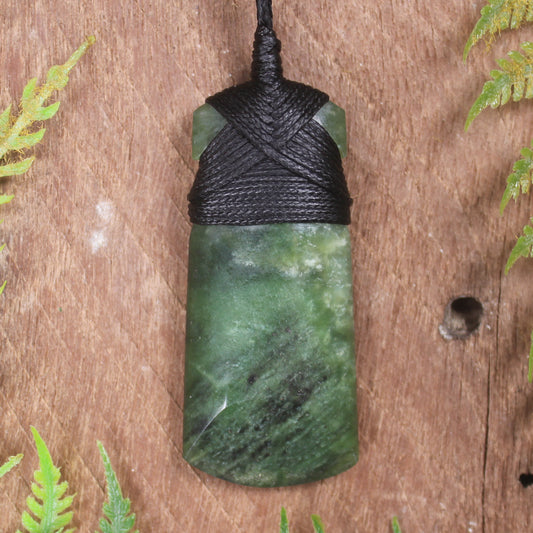 Hapopo Pounamu Toki - NZ Greenstone