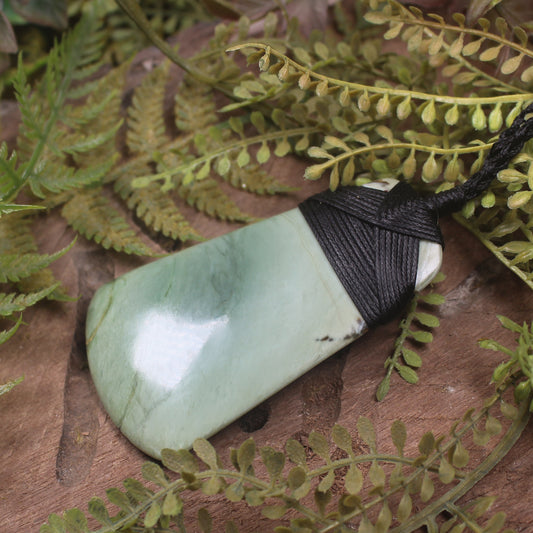 Kawakawa Pounamu Toki