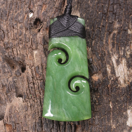 Hapopo Pounamu Toki with Koru