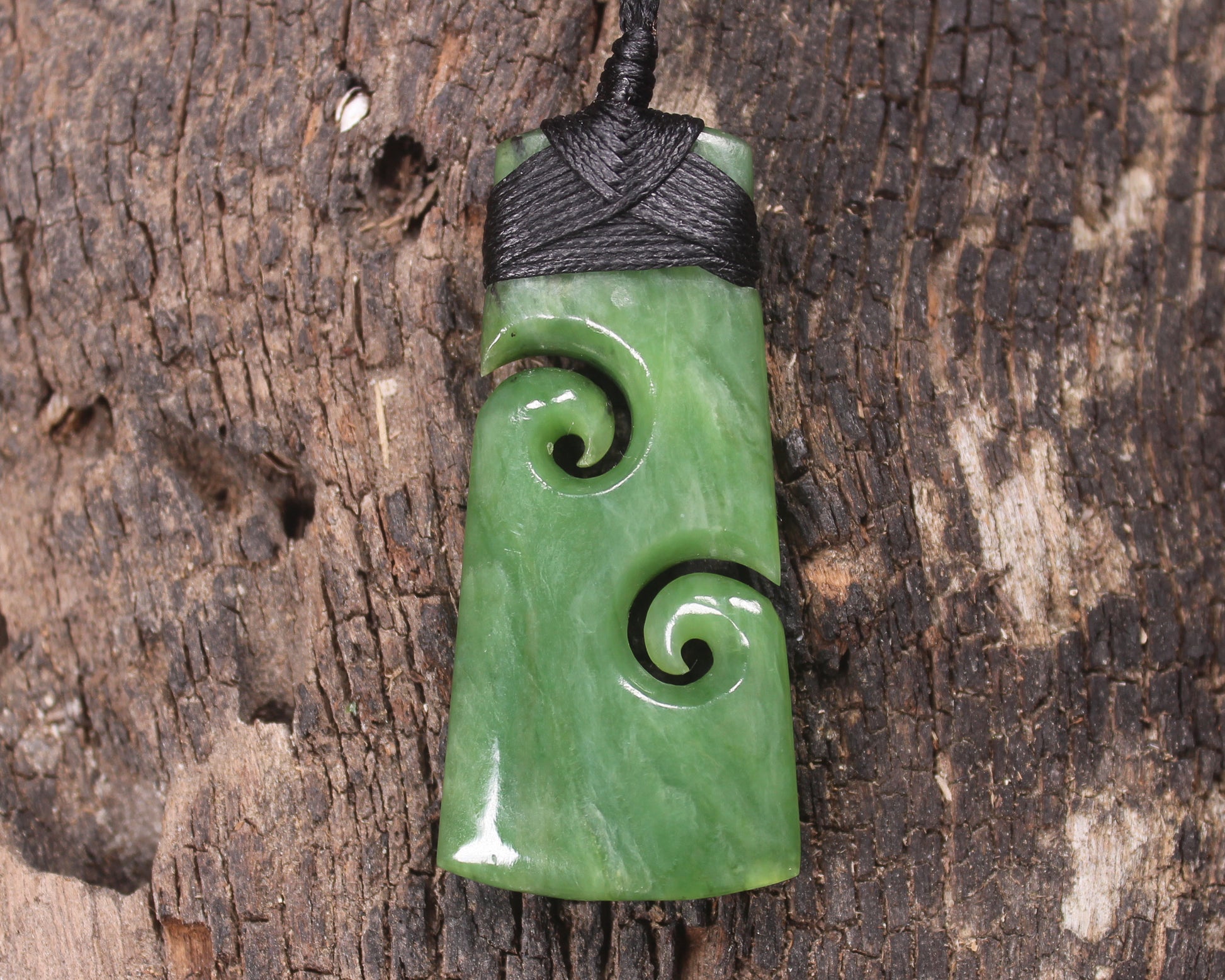 Hapopo Pounamu Toki with Koru