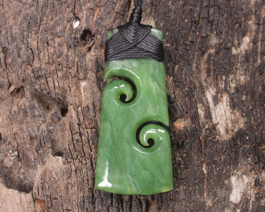 Hapopo Pounamu Toki with Koru