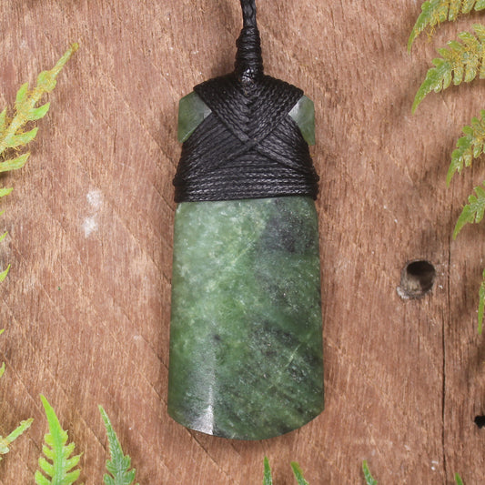 Hapopo Pounamu Toki - NZ Greenstone