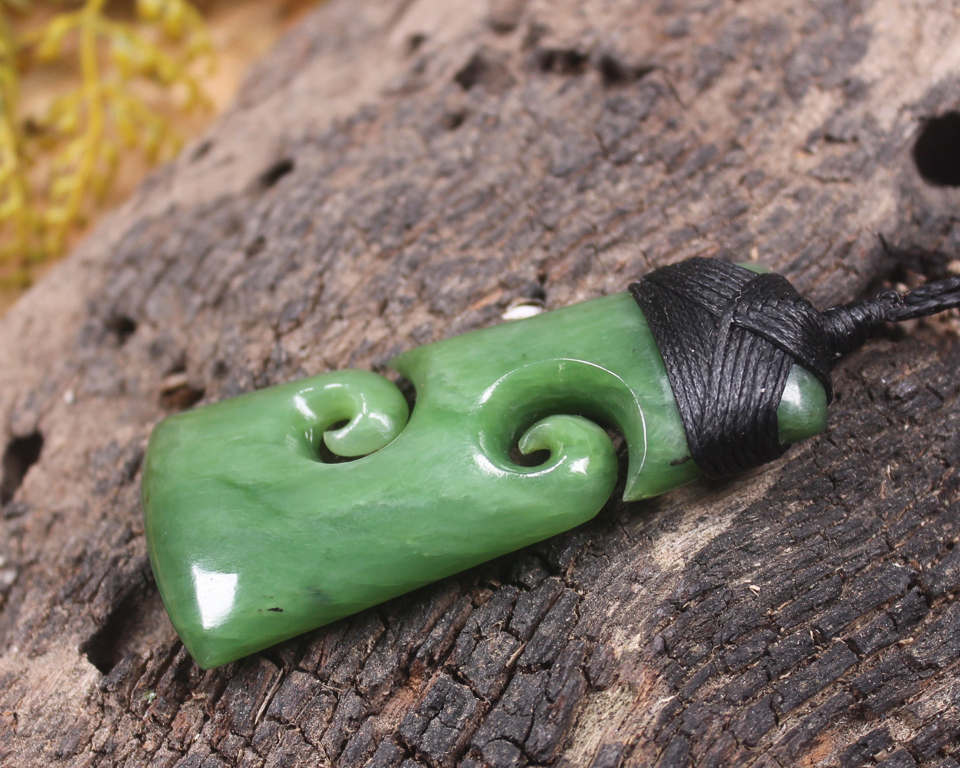 Hapopo Pounamu Toki with Koru