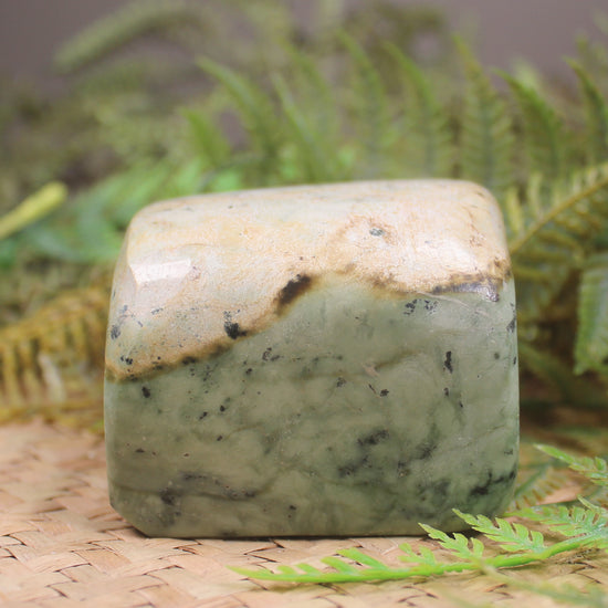 Freeform Pounamu Sculpture - Flower Jade Pounamu - NZ Greenstone