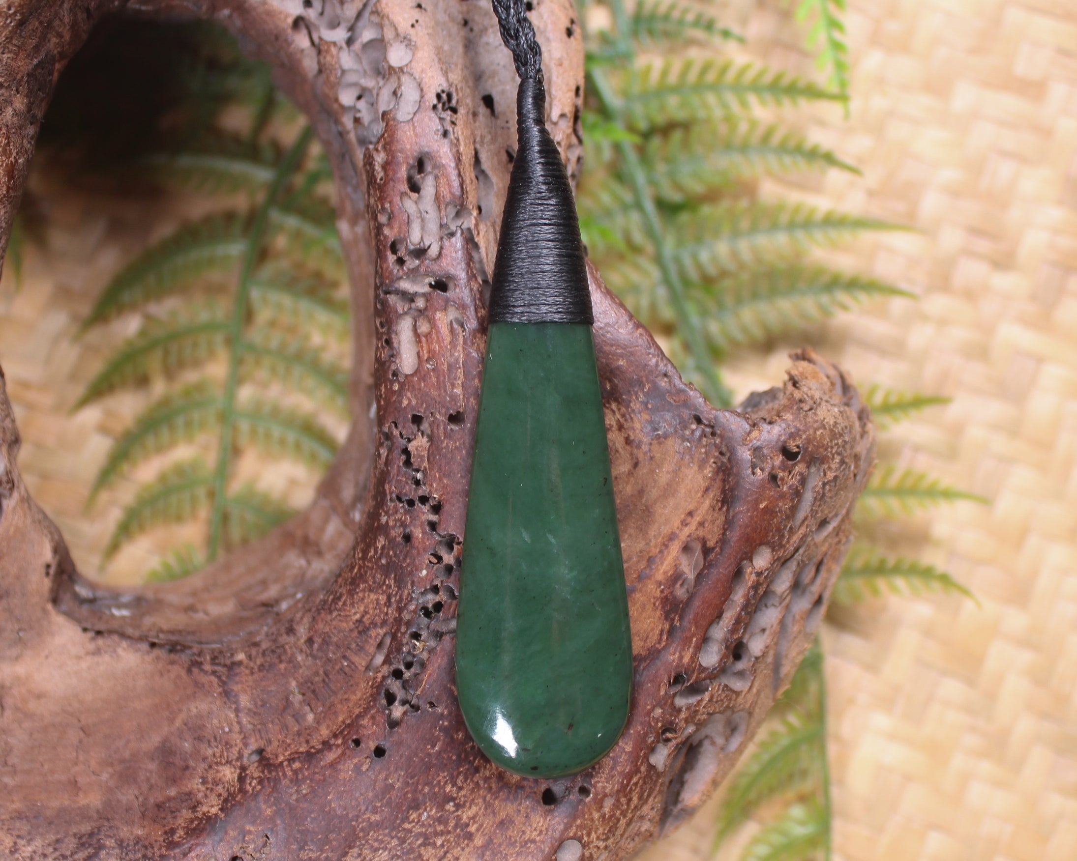 Kawakawa Pounamu Roimata Pendant - NZ Greenstone