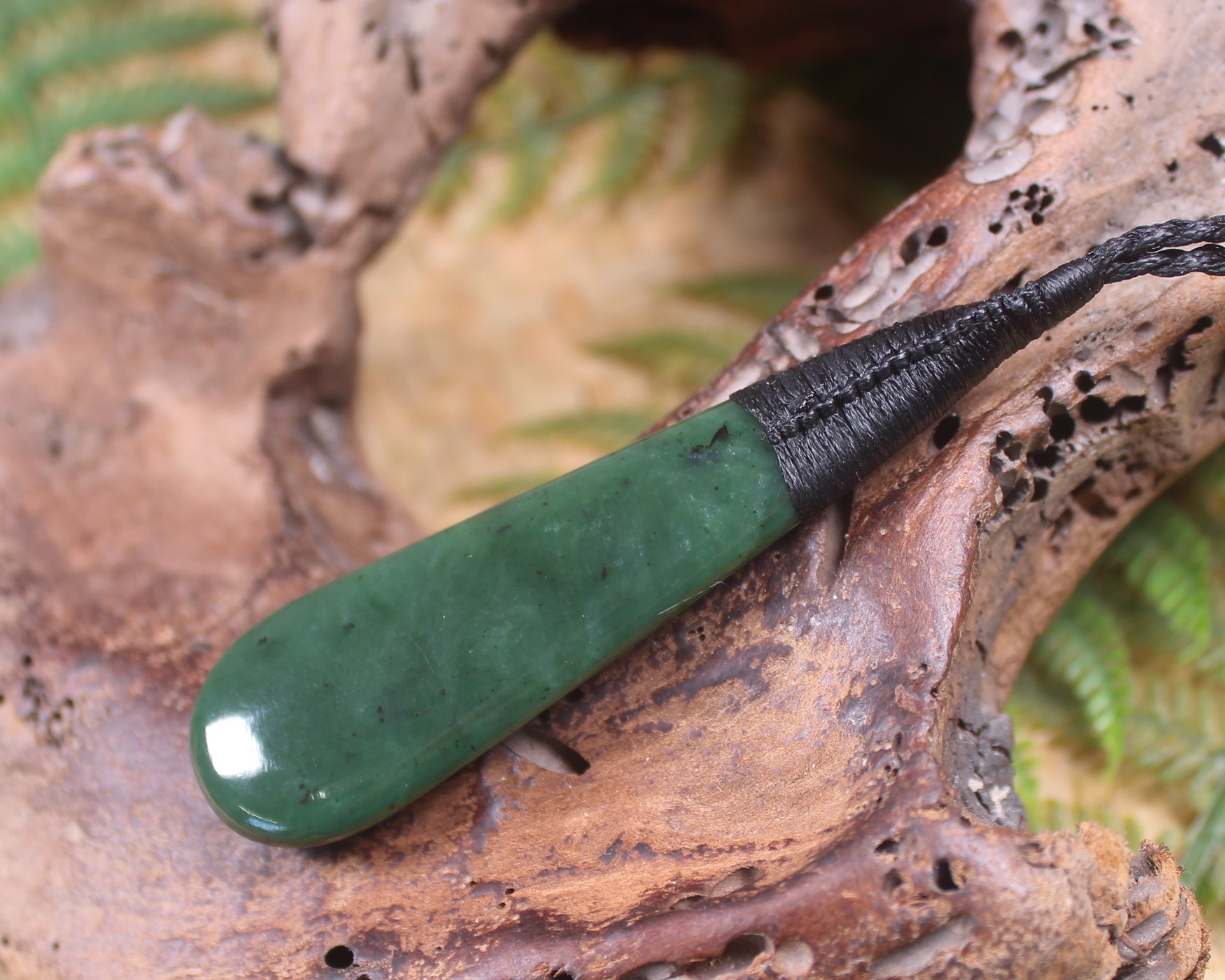 Kawakawa Pounamu Roimata Pendant - NZ Greenstone