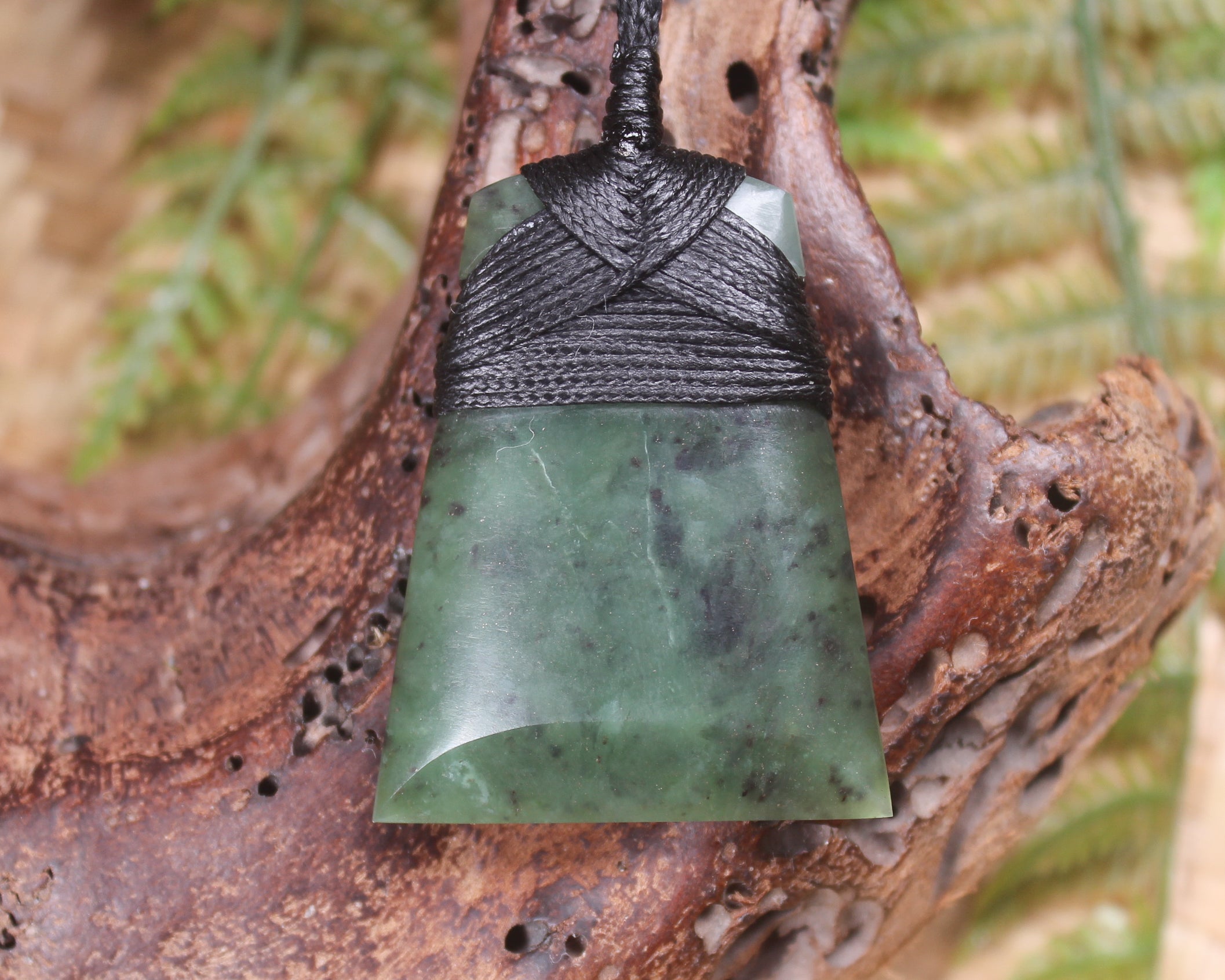 Hapopo Pounamu Toki - NZ Greenstone