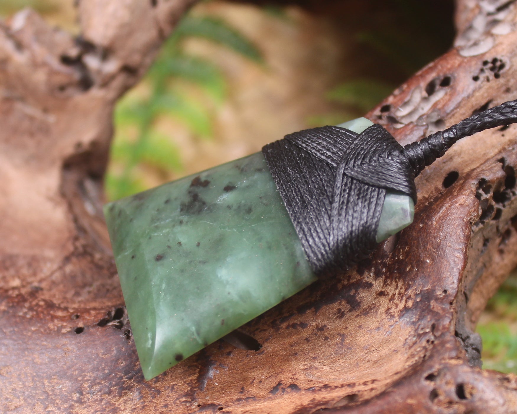 Hapopo Pounamu Toki - NZ Greenstone