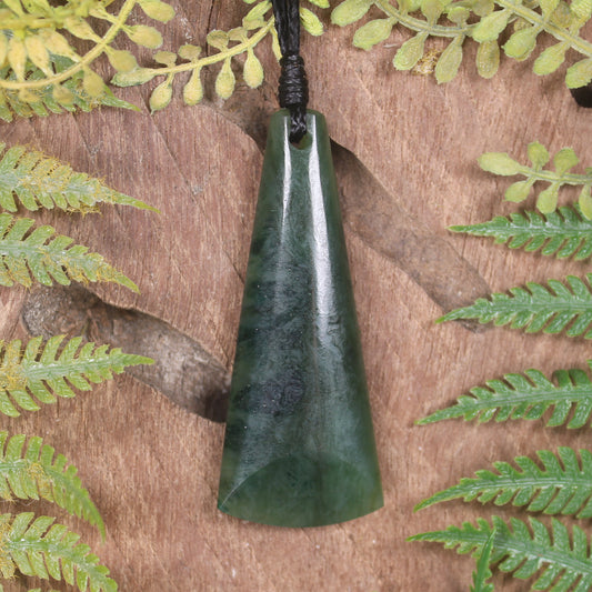 Kawakawa Pounamu Toki