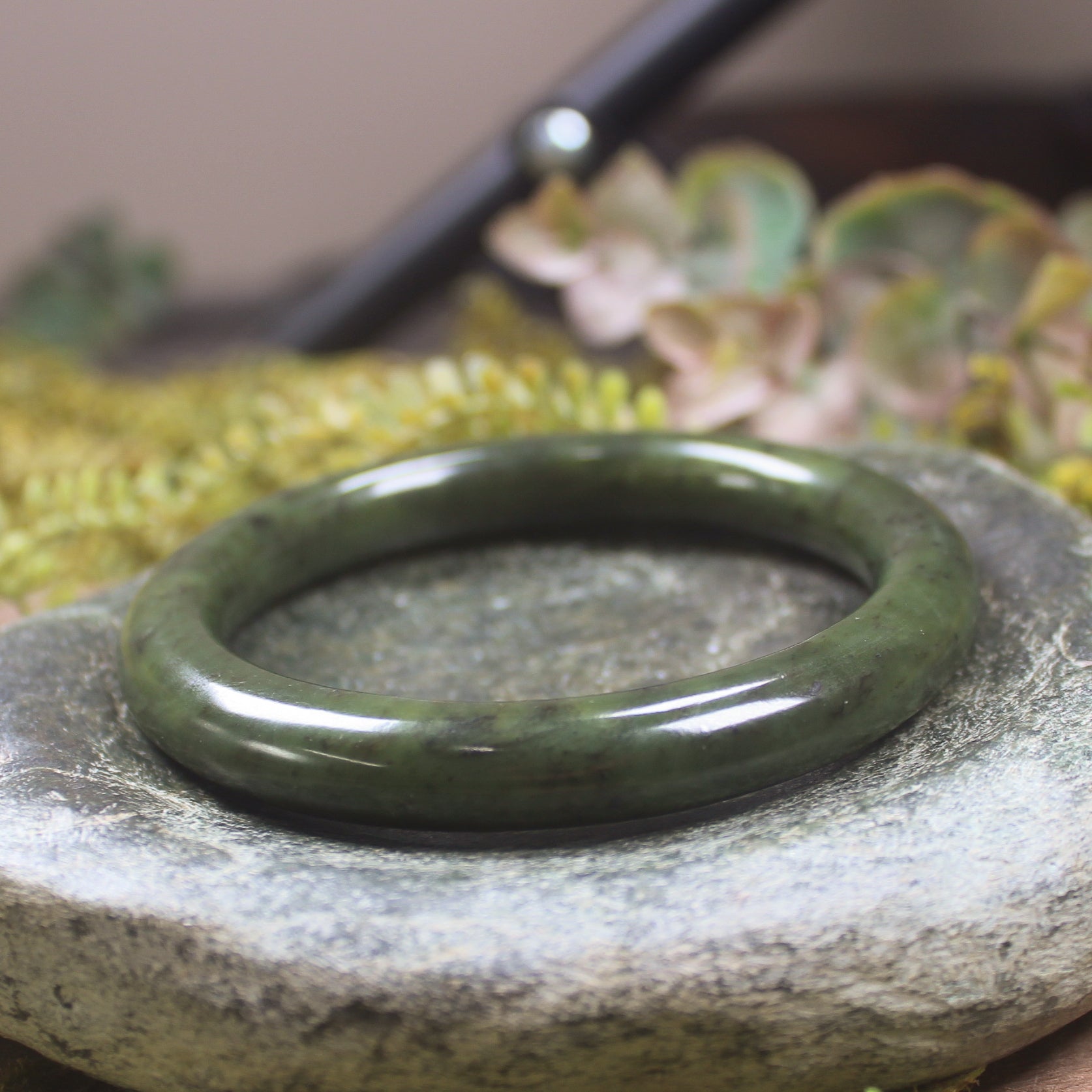 Rimu Pounamu Bangle
