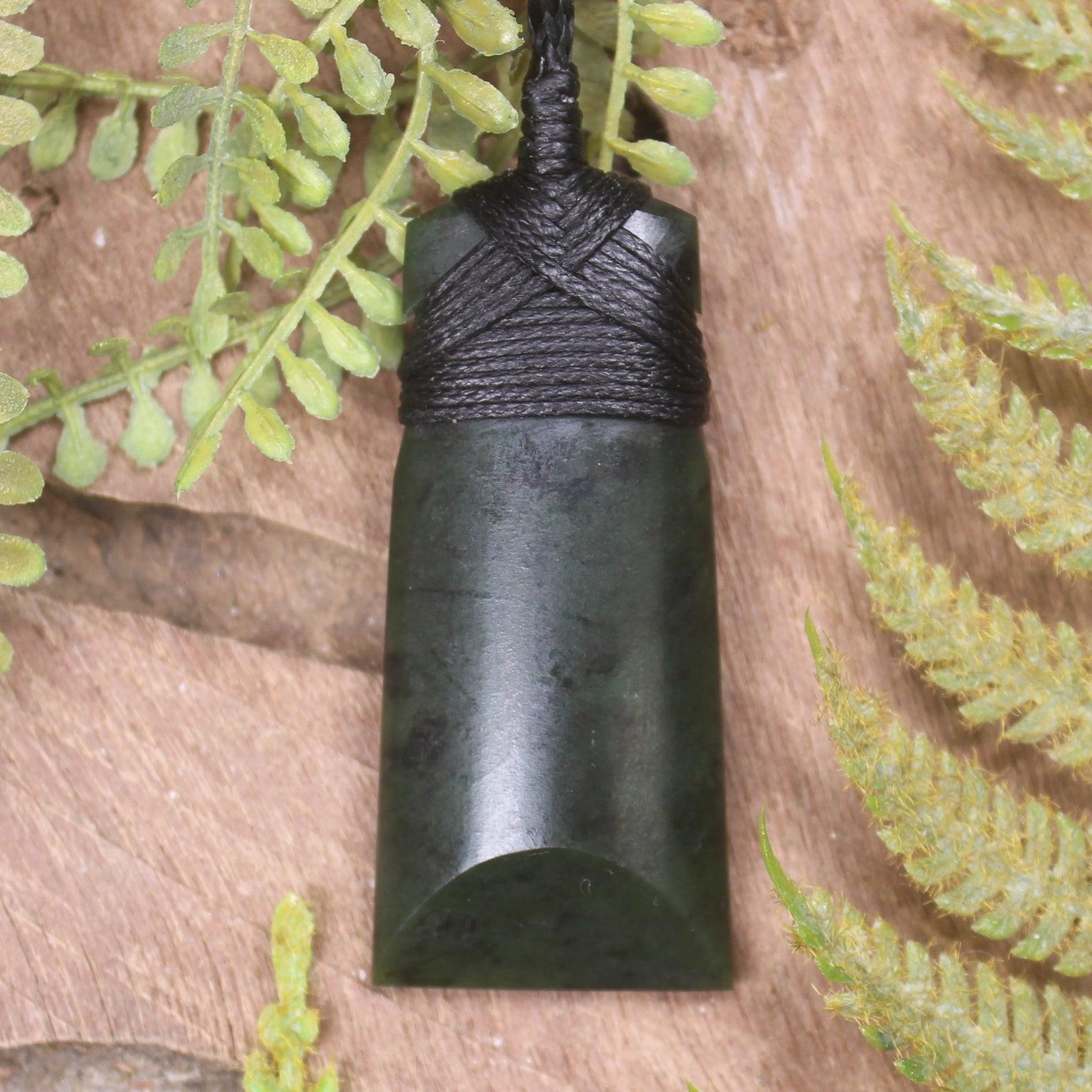 Rimu Pounamu Toki Pendant - NZ Greenstone