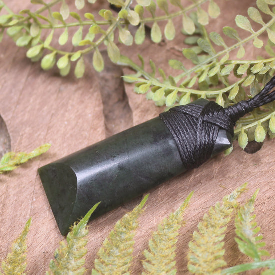 Rimu Pounamu Toki Pendant - NZ Greenstone