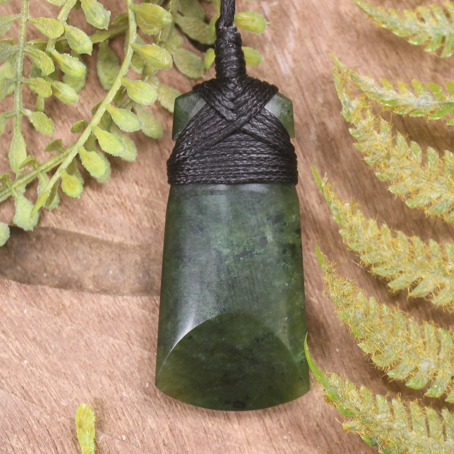 Rimu Pounamu Toki Pendant - NZ Greenstone