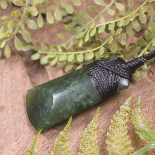 Rimu Pounamu Toki Pendant - NZ Greenstone