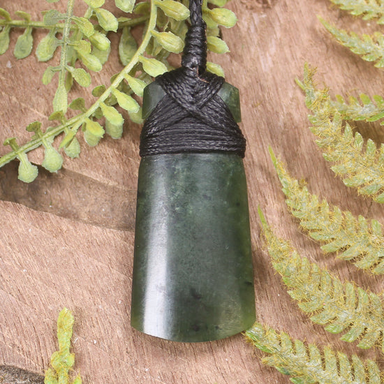 Rimu Pounamu Toki Pendant - NZ Greenstone