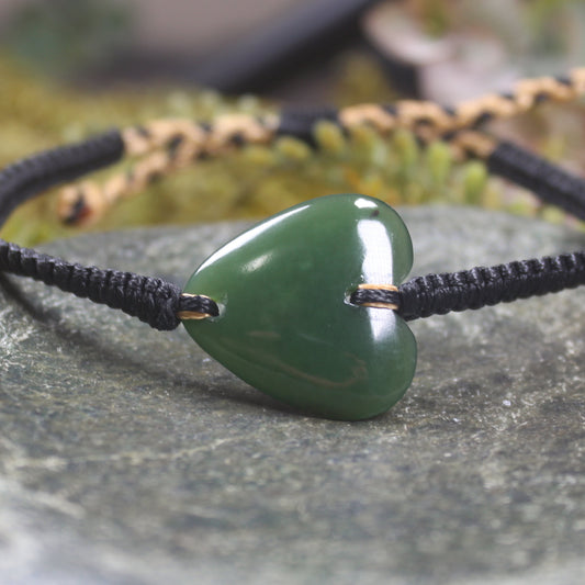 Adjustable cord bracelet with Kawakawa Pounamu