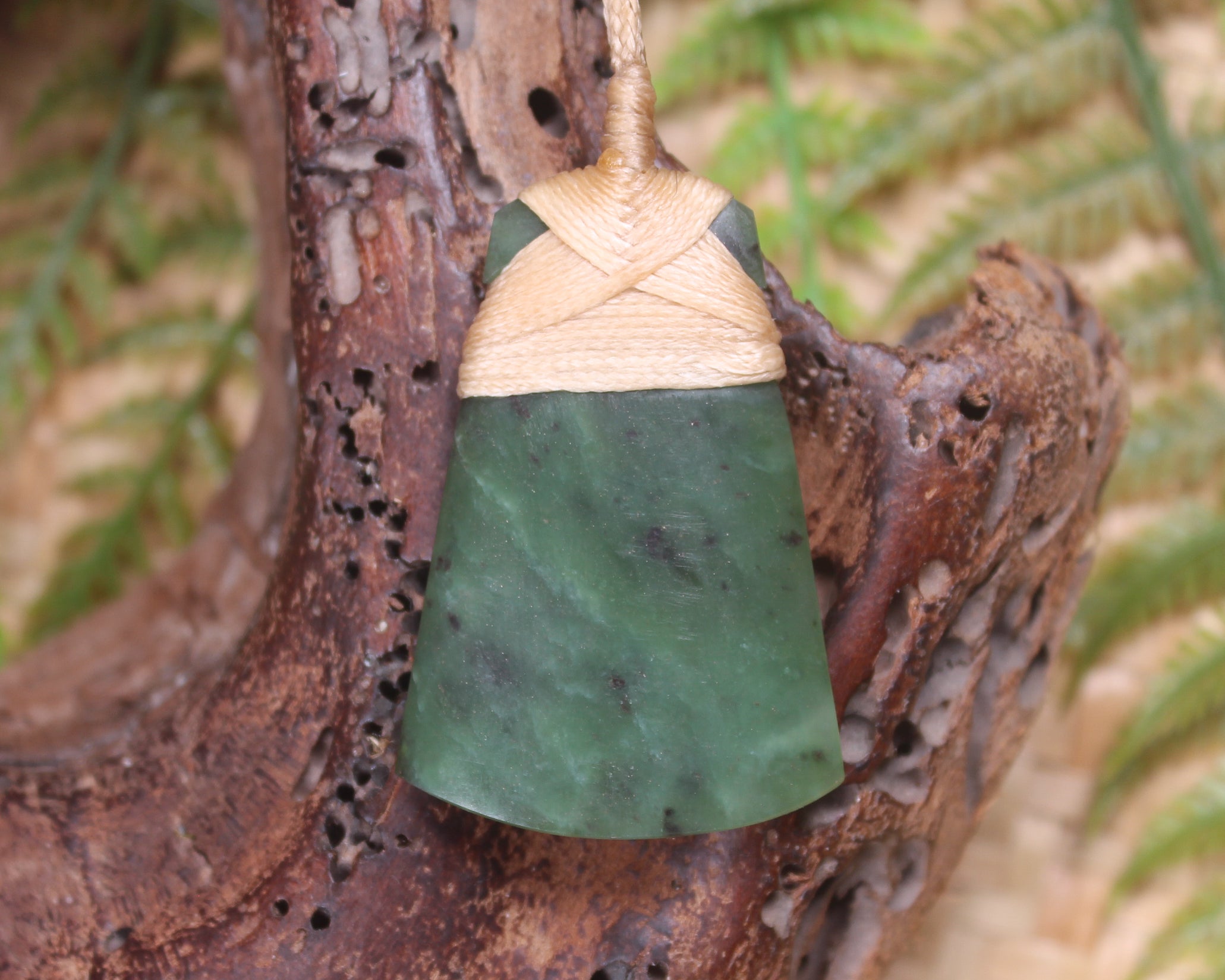 Hapopo Pounamu Toki - NZ Greenstone