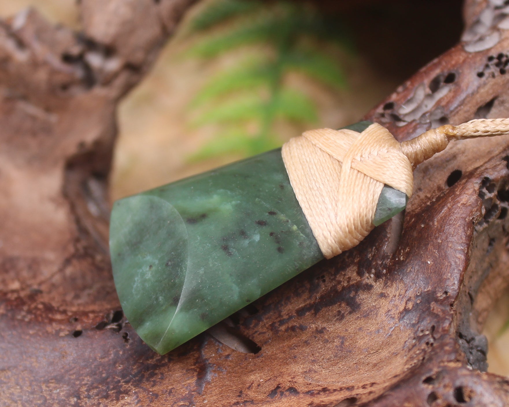 Hapopo Pounamu Toki - NZ Greenstone