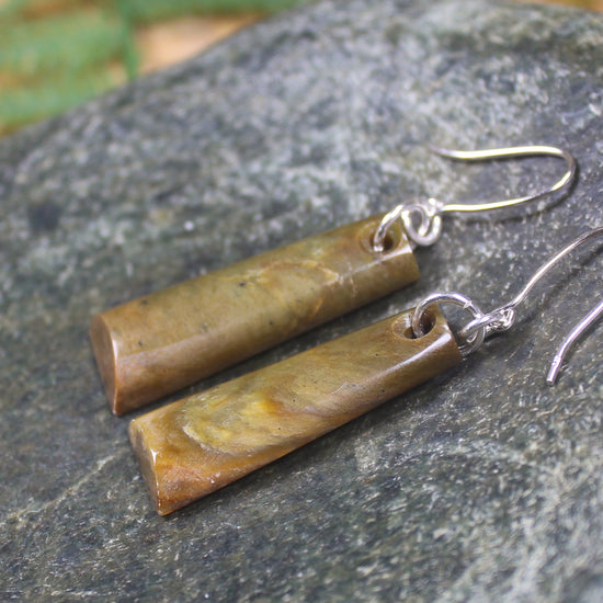 Toki Earrings carved from Totoweka Pounamu - NZ Greenstone