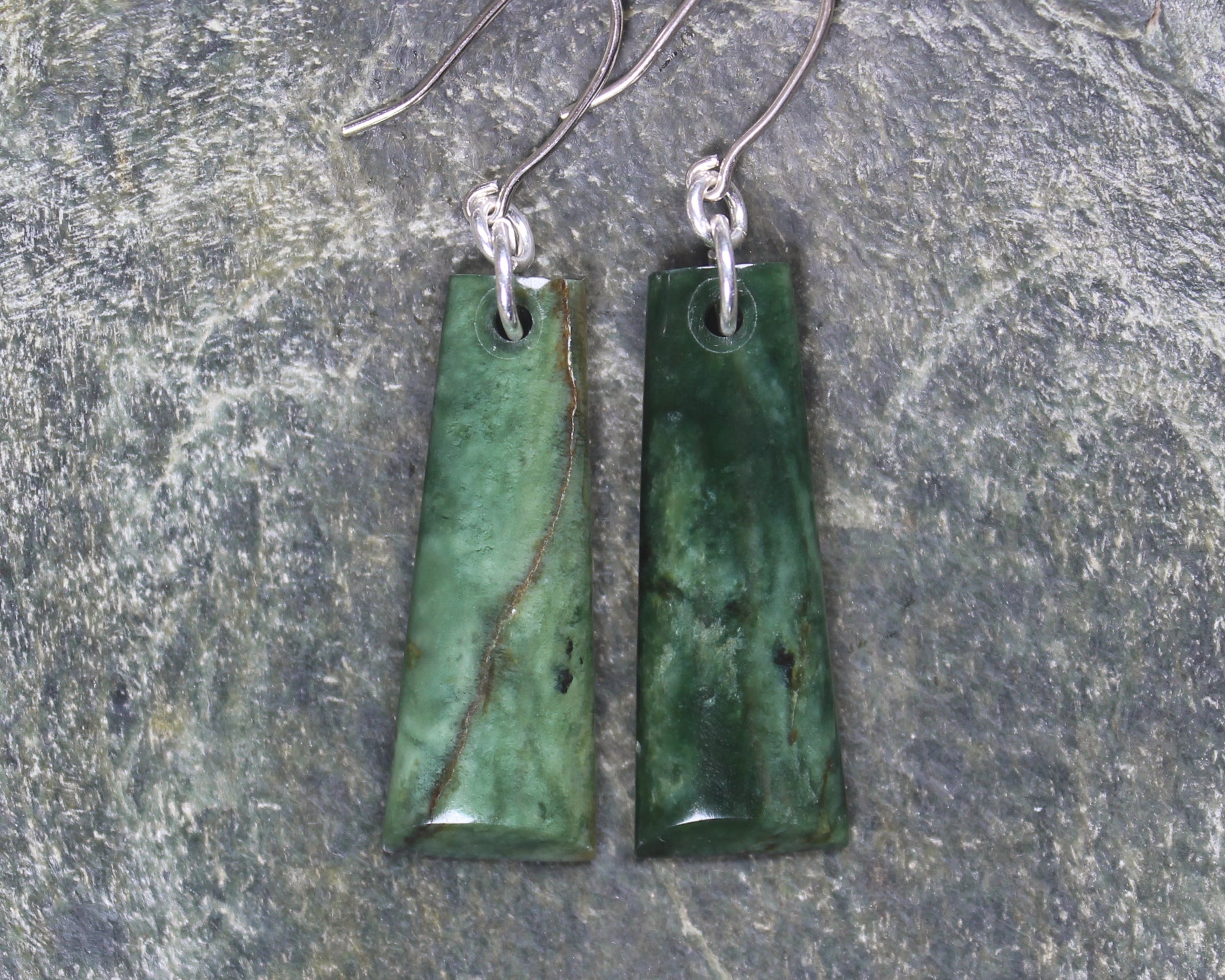 Toki Earrings carved from Kawakawa Pounamu - NZ Greenstone