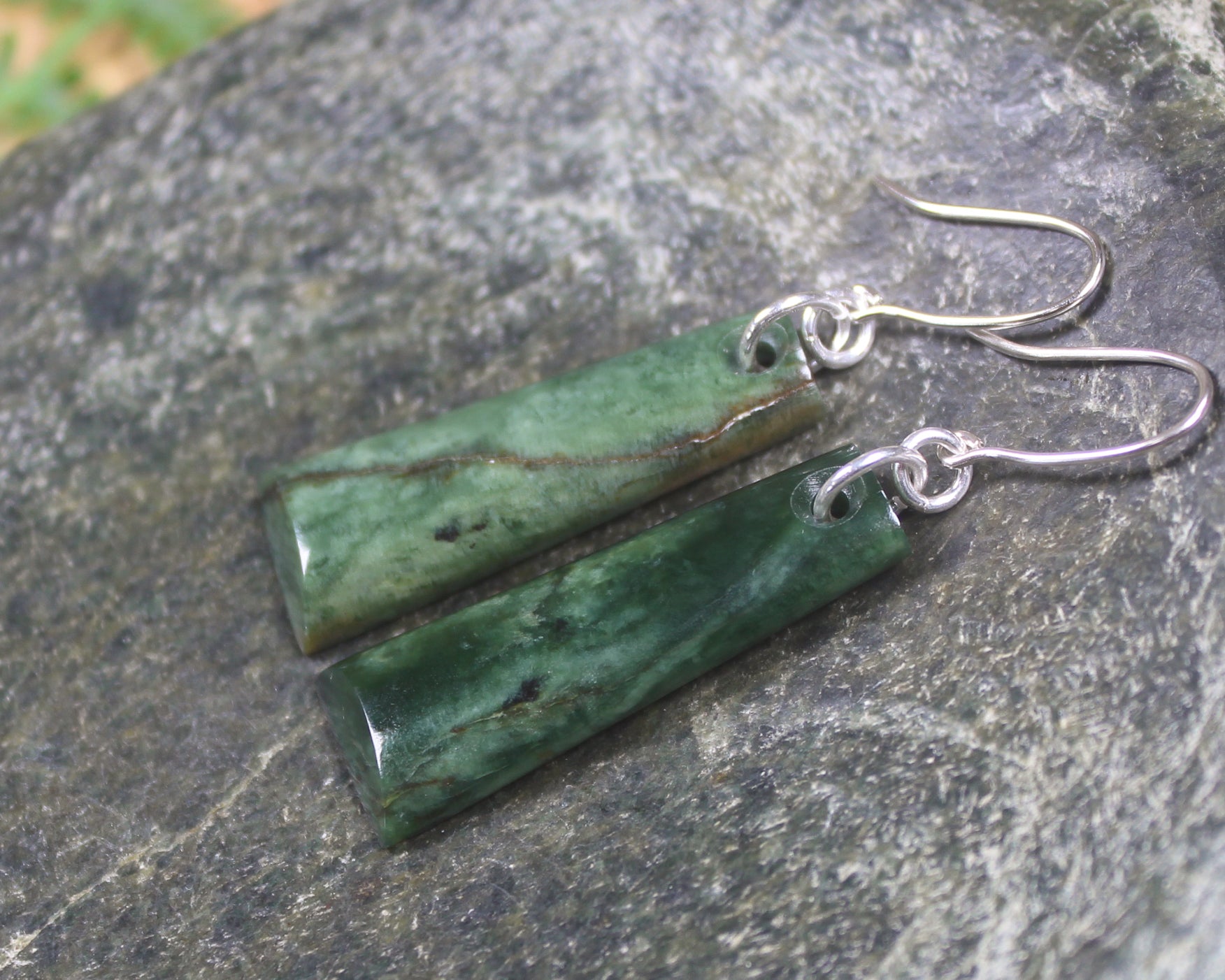 Toki Earrings carved from Kawakawa Pounamu - NZ Greenstone