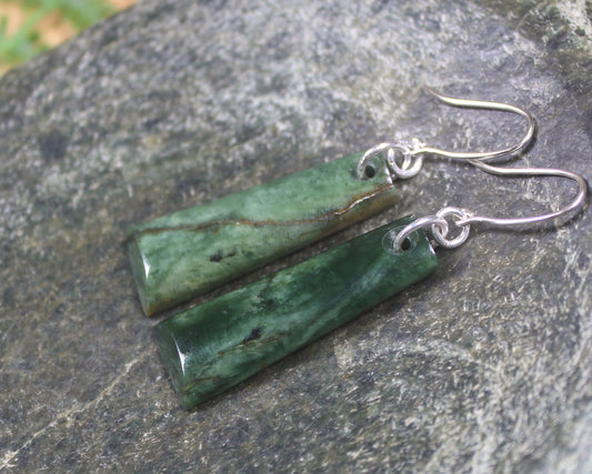 Toki Earrings carved from Kawakawa Pounamu - NZ Greenstone