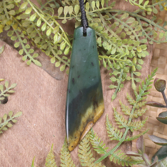 NZ Greenstone Small Toki Pendant Raukaraka Pounamu