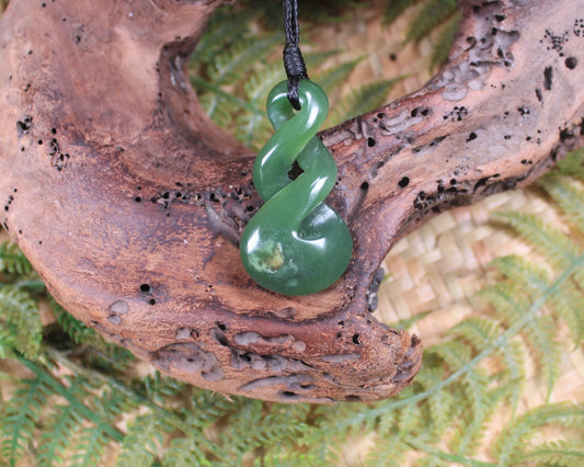 Twist or Pikorua carved from Hapopo Pounamu - NZ Greenstone