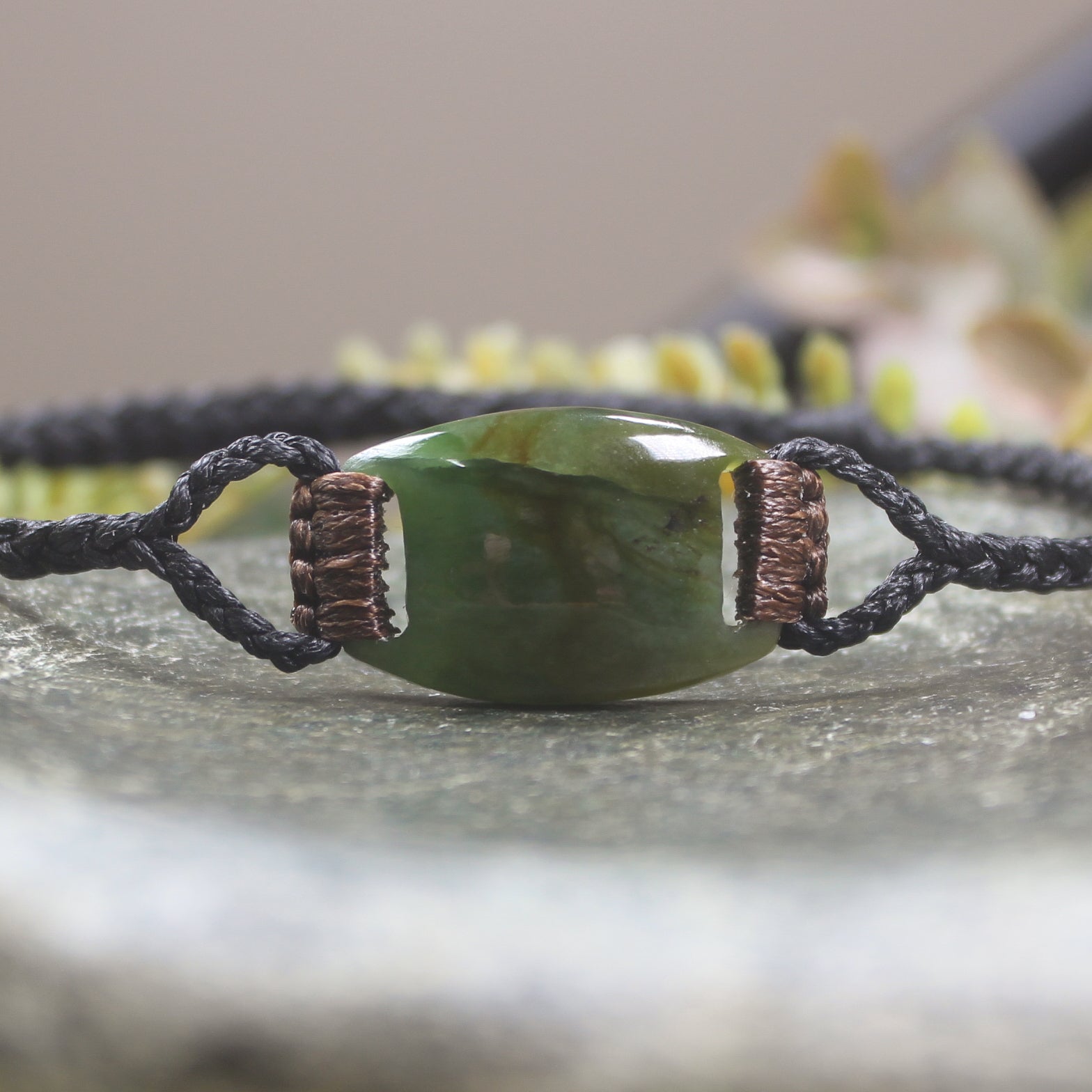 Adjustable cord bracelet with Inanga Pounamu