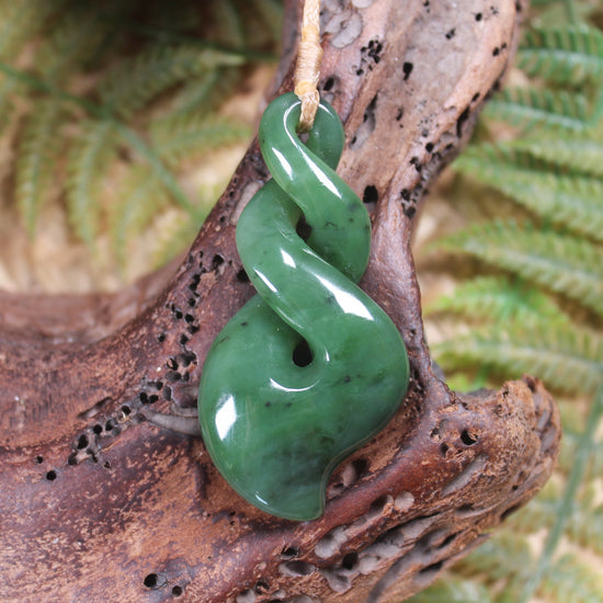Twist or Pikorua carved from Hapopo Pounamu - NZ Greenstone