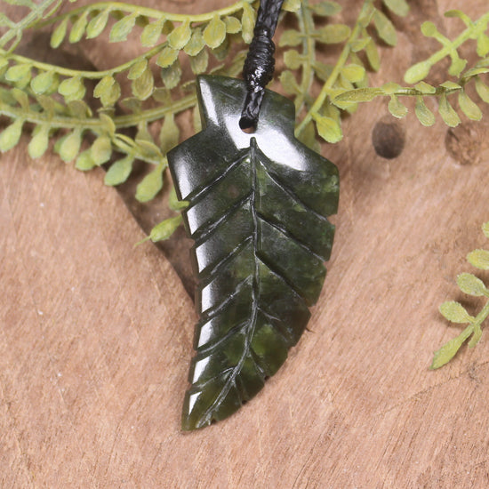 Rimu Pounamu Taniwha Tooth pendant - NZ Greenstone