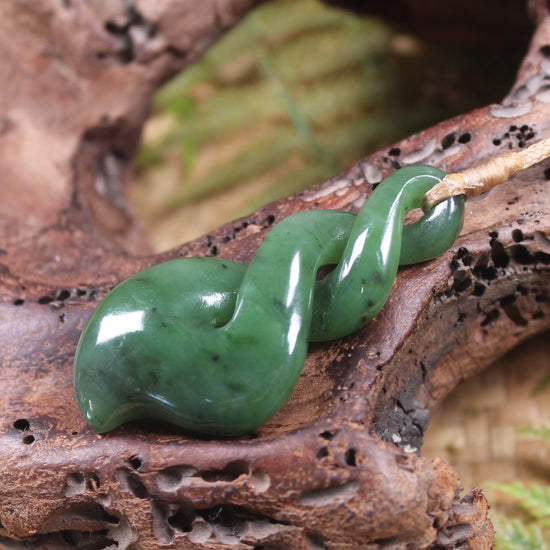 Twist or Pikorua carved from Hapopo Pounamu - NZ Greenstone