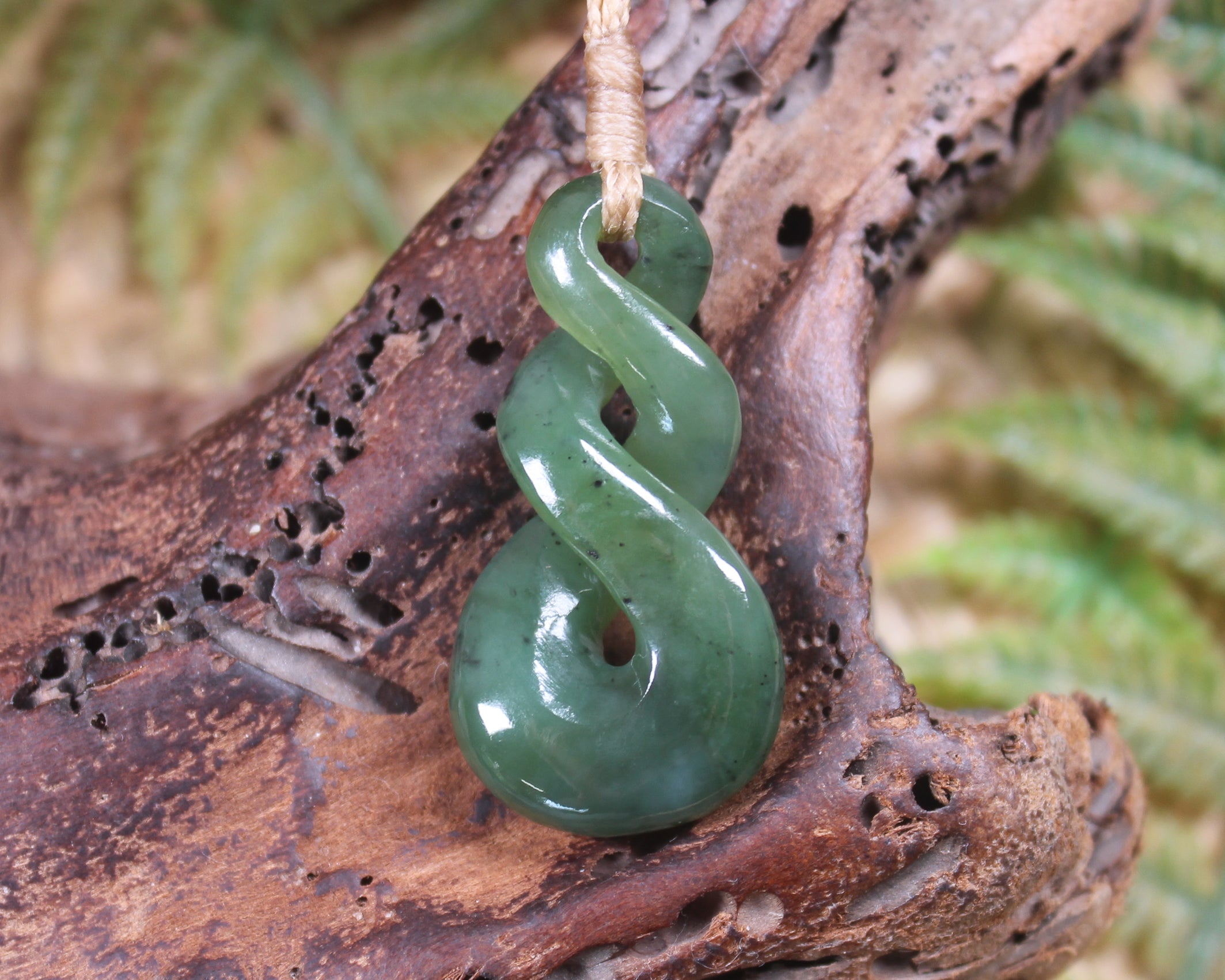 Twist or Pikorua carved from Hapopo Pounamu - NZ Greenstone