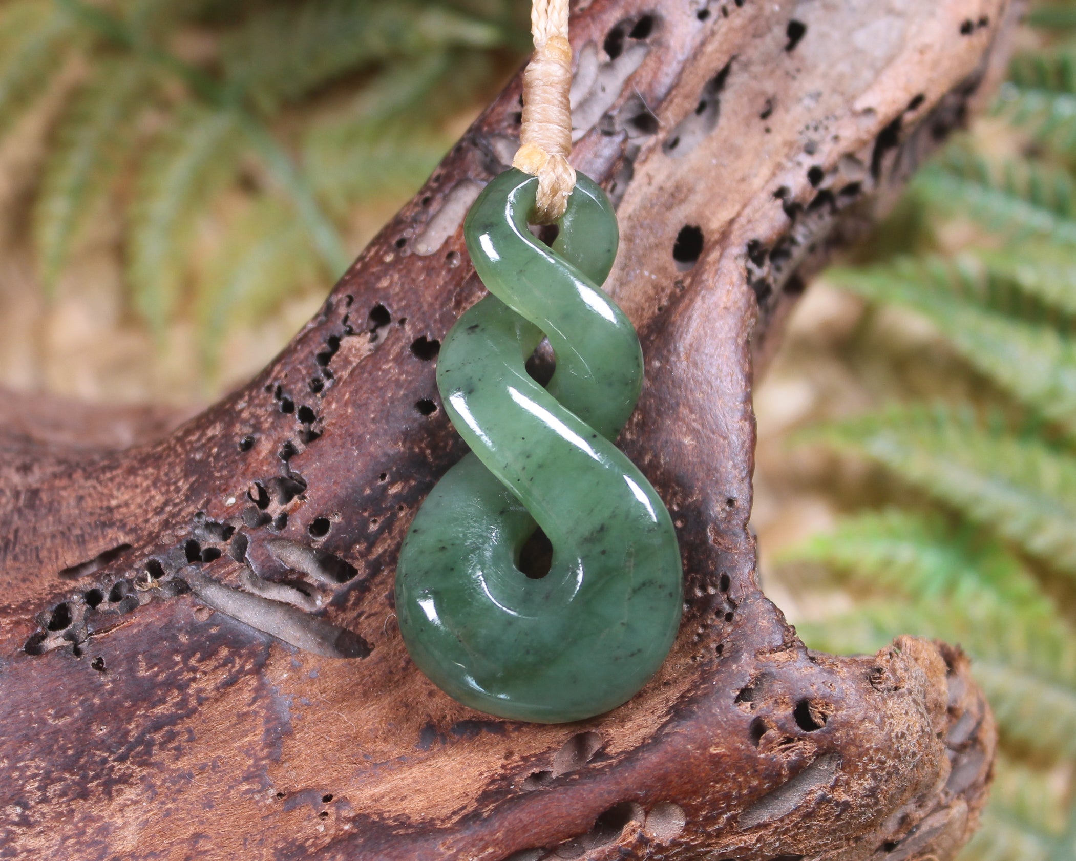 Twist or Pikorua carved from Hapopo Pounamu - NZ Greenstone