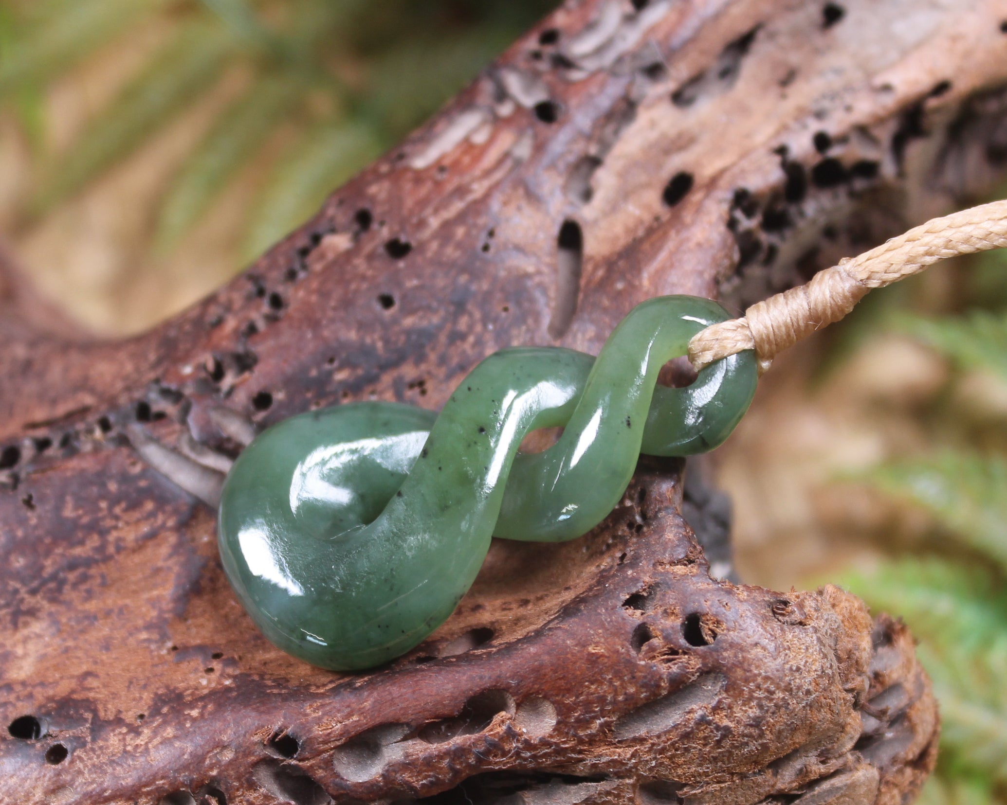 Twist or Pikorua carved from Hapopo Pounamu - NZ Greenstone