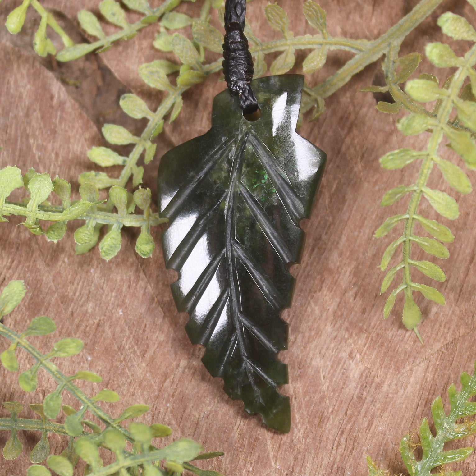 Rimu Pounamu Taniwha Tooth pendant - NZ Greenstone