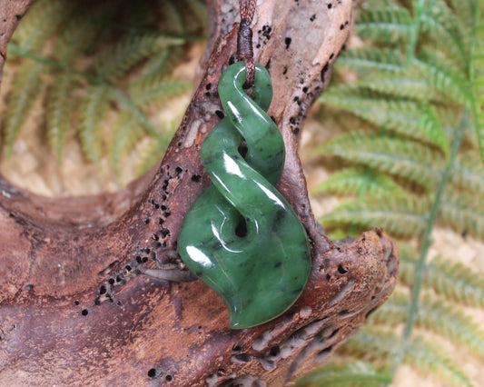 Twist or Pikorua carved from Hapopo Pounamu - NZ Greenstone