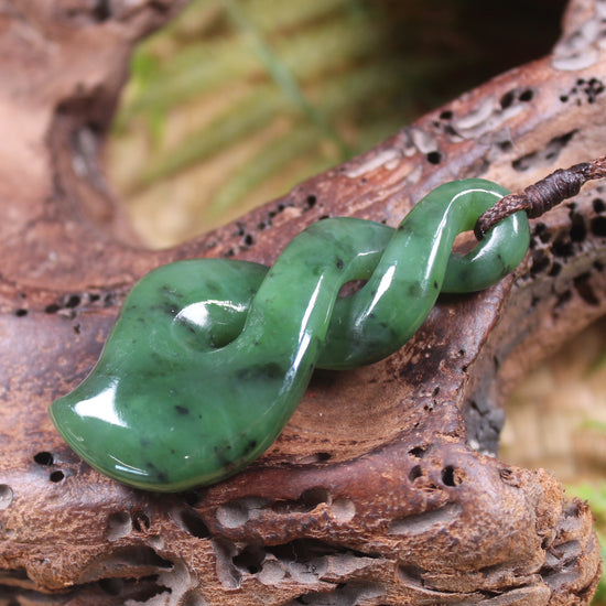 Twist or Pikorua carved from Hapopo Pounamu - NZ Greenstone