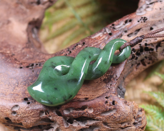 Twist or Pikorua carved from Hapopo Pounamu - NZ Greenstone