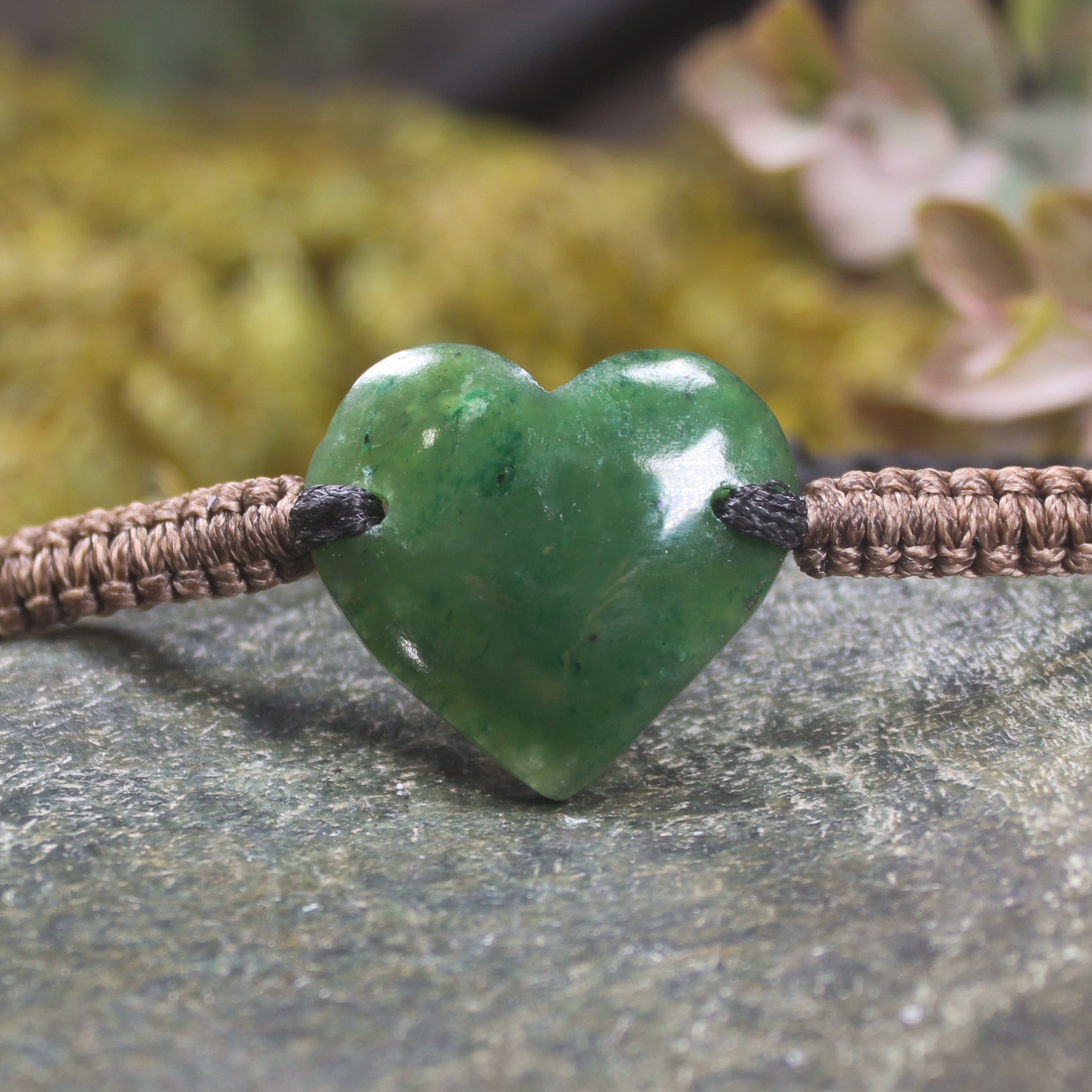Adjustable cord bracelet with Kawakawa Pounamu
