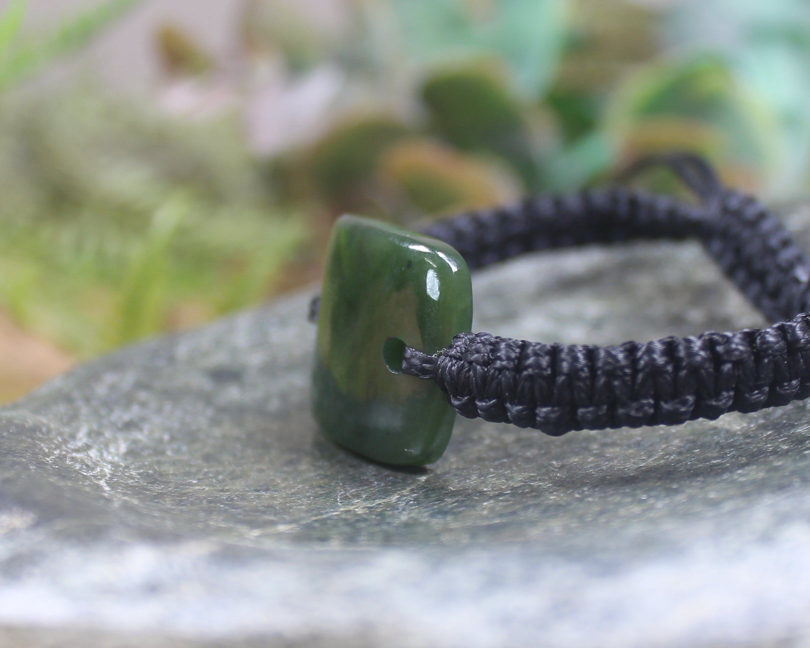 Adjustable cord bracelet with Kawakawa Pounamu