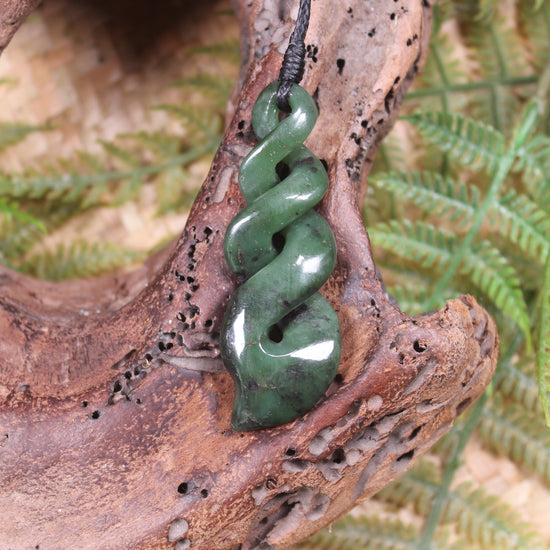 Twist or Pikorua carved from Hapopo Pounamu - NZ Greenstone