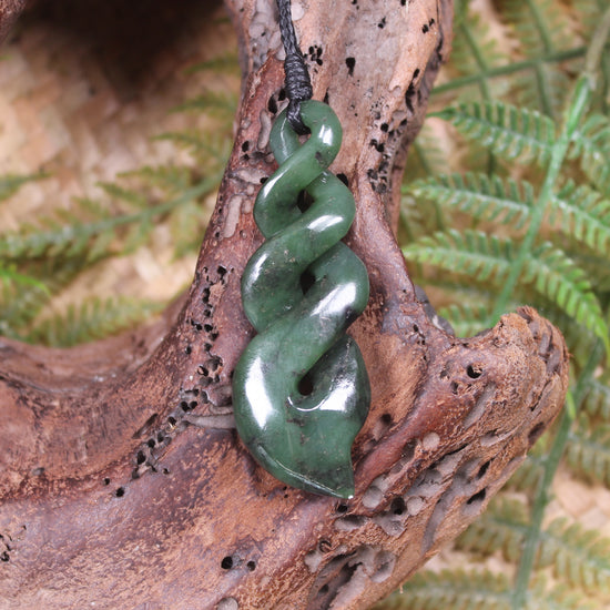 Twist or Pikorua carved from Hapopo Pounamu - NZ Greenstone